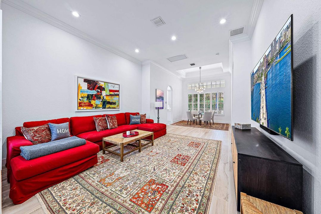 Activo con contrato: $12,000 (4 camas, 4 baños, 2837 Pies cuadrados)