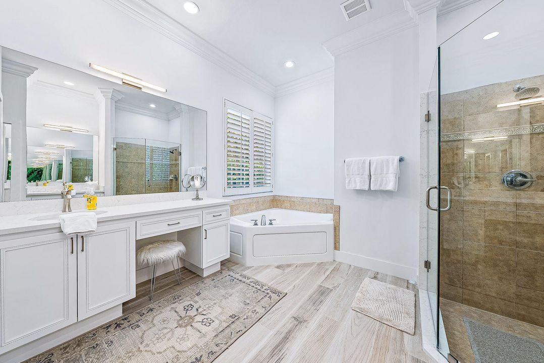 Activo con contrato: $12,000 (4 camas, 4 baños, 2837 Pies cuadrados)