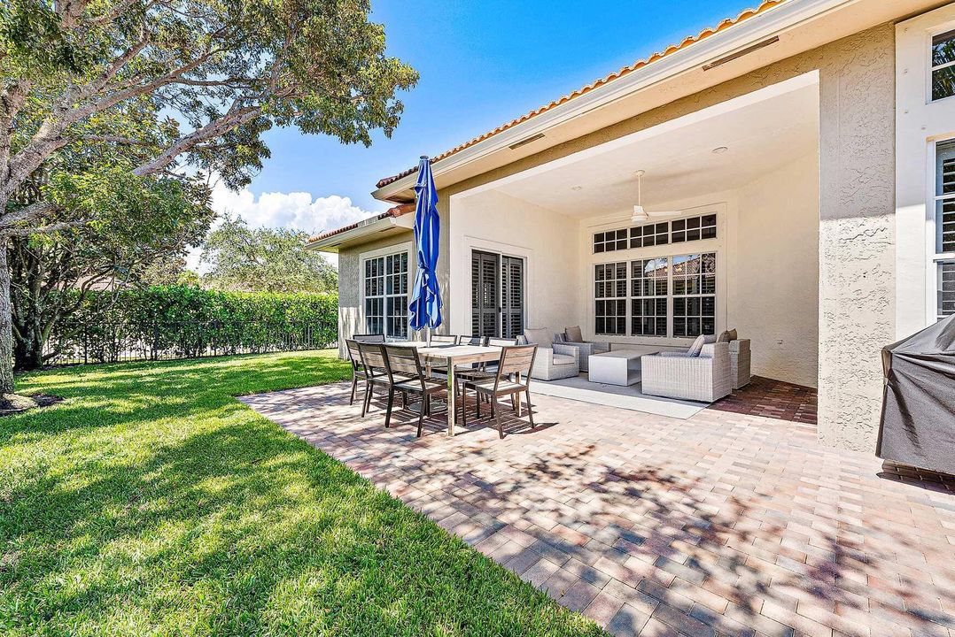 Activo con contrato: $12,000 (4 camas, 4 baños, 2837 Pies cuadrados)