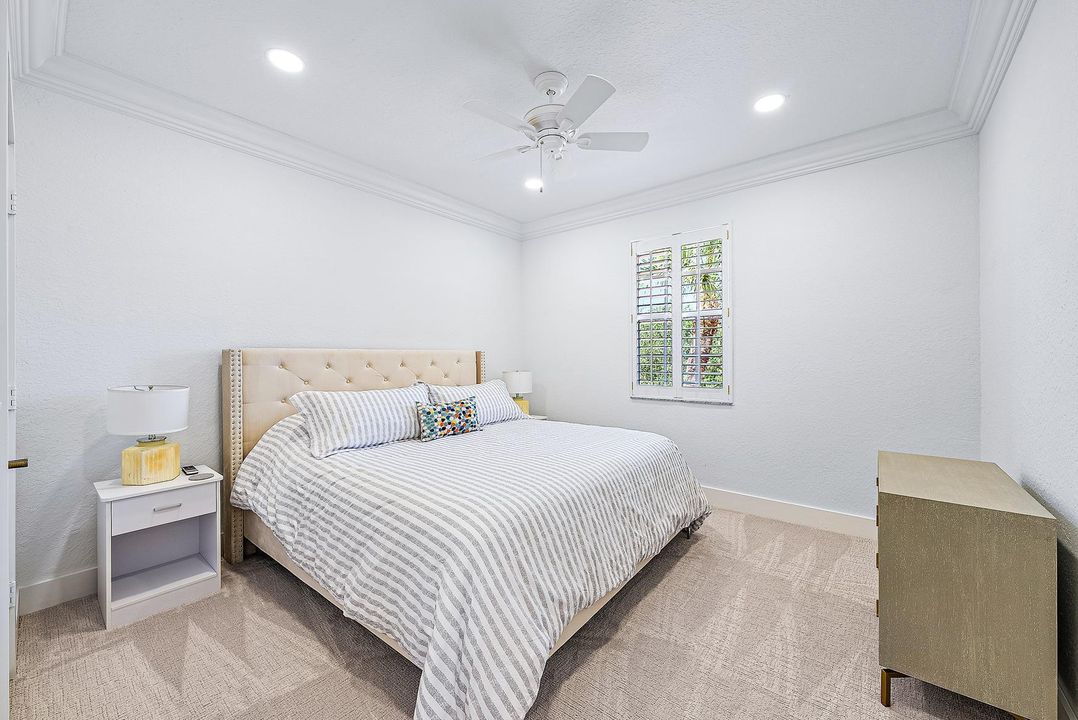 Activo con contrato: $12,000 (4 camas, 4 baños, 2837 Pies cuadrados)