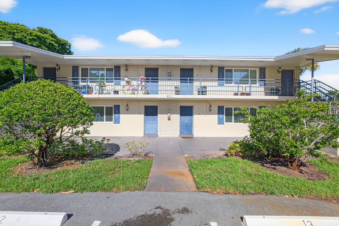 Recently Rented: $1,799 (2 beds, 1 baths, 854 Square Feet)