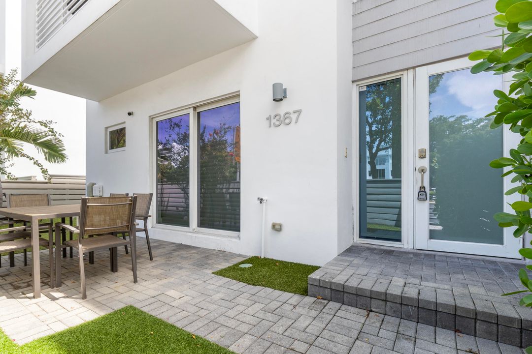 For Rent: $9,800 (4 beds, 3 baths, 2092 Square Feet)