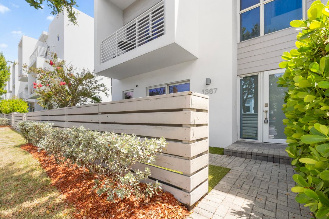 For Rent: $9,800 (4 beds, 3 baths, 2092 Square Feet)