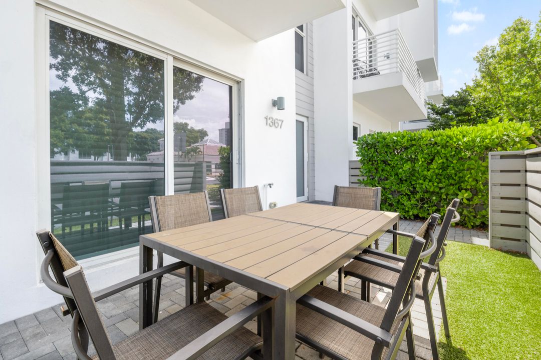 For Rent: $9,800 (4 beds, 3 baths, 2092 Square Feet)