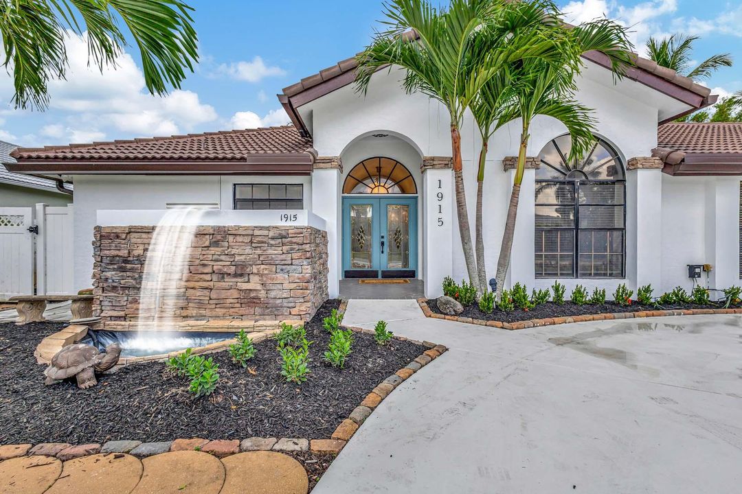 Activo con contrato: $9,000 (4 camas, 2 baños, 2257 Pies cuadrados)