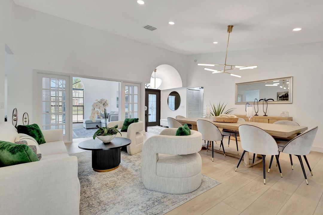 Activo con contrato: $9,000 (4 camas, 2 baños, 2257 Pies cuadrados)