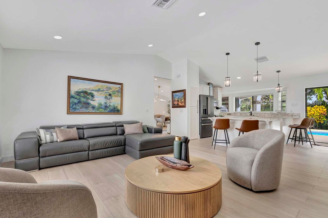 Activo con contrato: $9,000 (4 camas, 2 baños, 2257 Pies cuadrados)