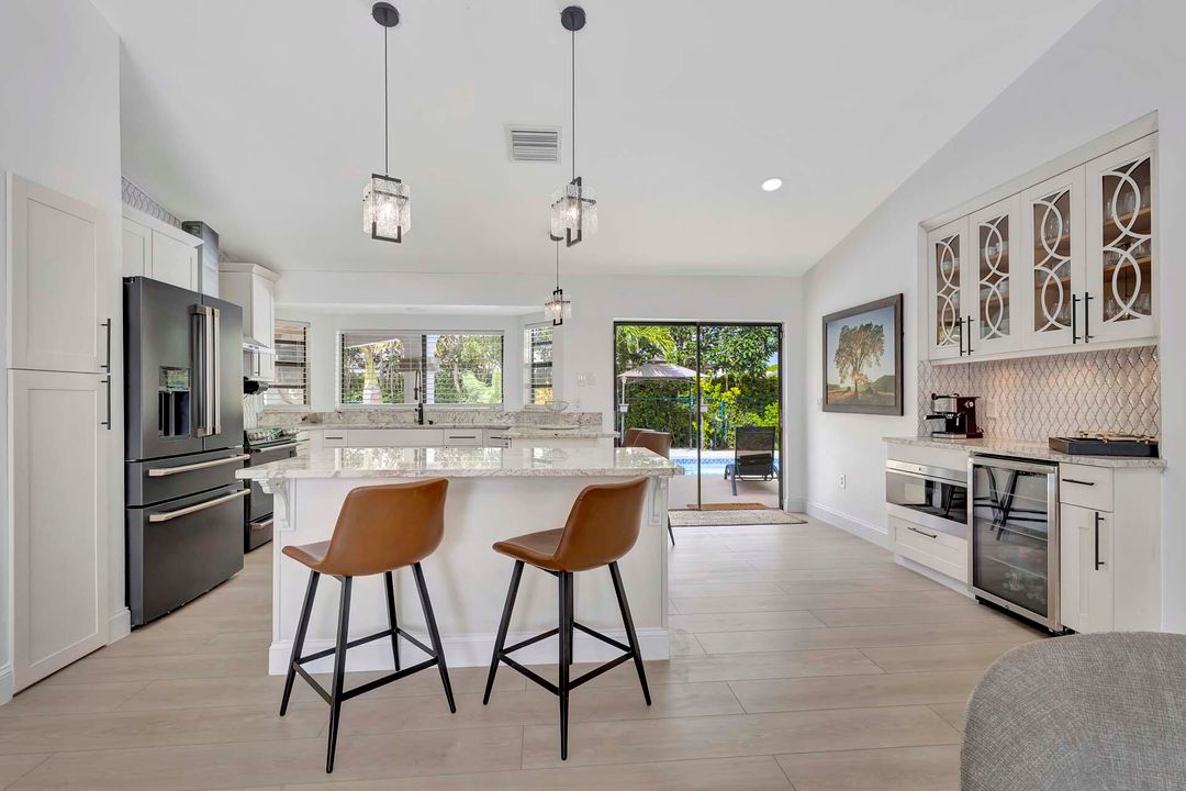 Activo con contrato: $9,000 (4 camas, 2 baños, 2257 Pies cuadrados)