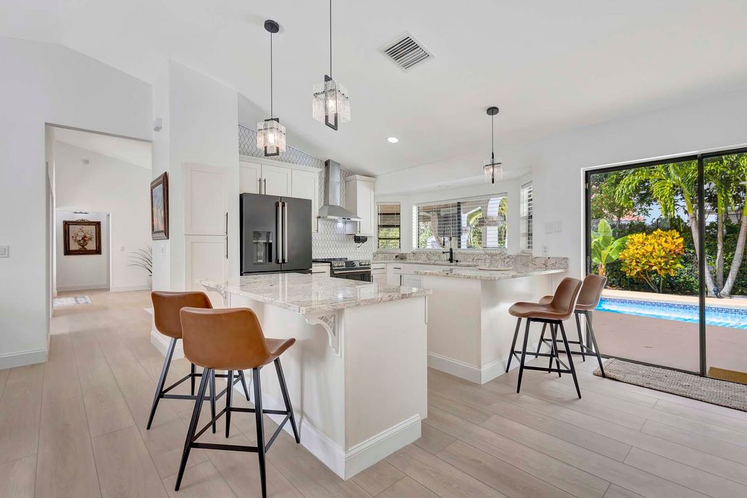 Activo con contrato: $9,000 (4 camas, 2 baños, 2257 Pies cuadrados)