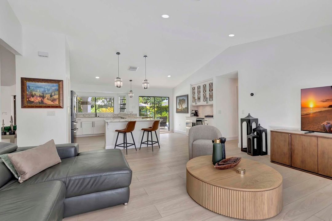 Activo con contrato: $9,000 (4 camas, 2 baños, 2257 Pies cuadrados)