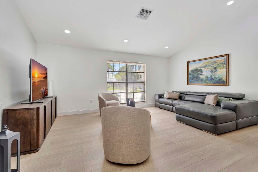 Activo con contrato: $9,000 (4 camas, 2 baños, 2257 Pies cuadrados)