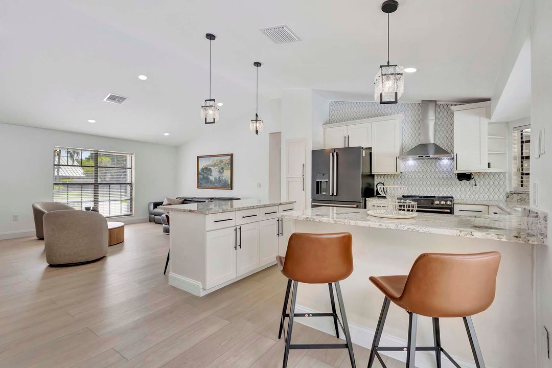 Activo con contrato: $9,000 (4 camas, 2 baños, 2257 Pies cuadrados)