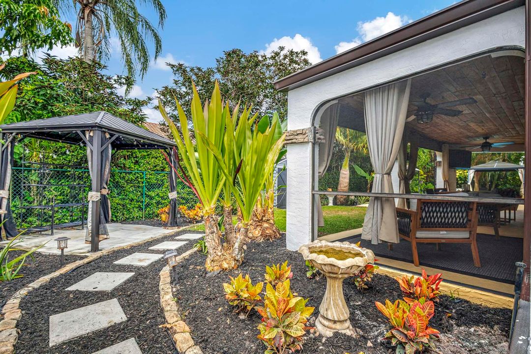 Activo con contrato: $9,000 (4 camas, 2 baños, 2257 Pies cuadrados)