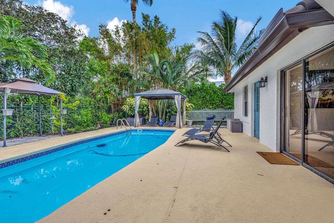 Activo con contrato: $9,000 (4 camas, 2 baños, 2257 Pies cuadrados)