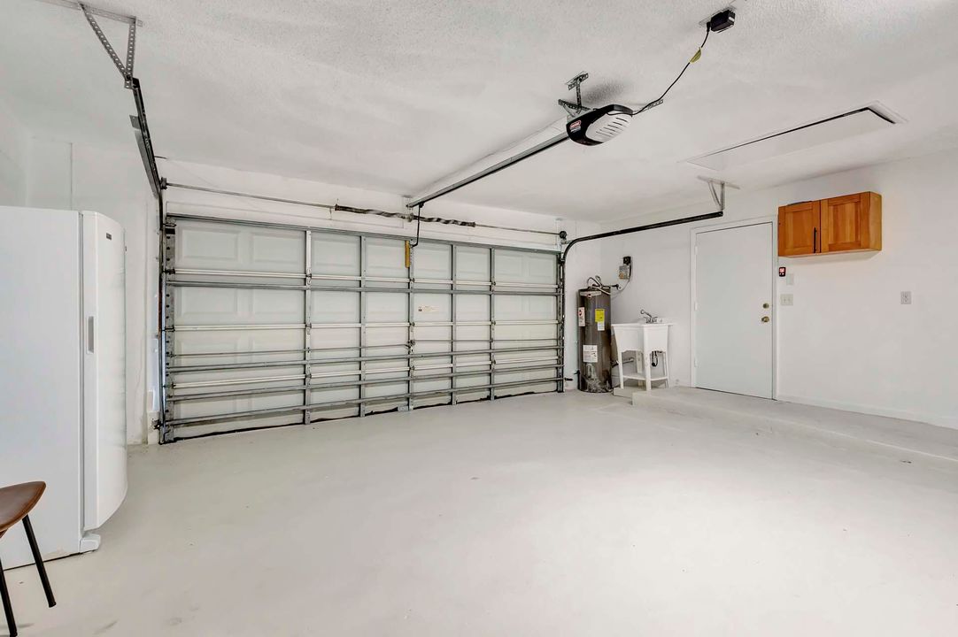 Activo con contrato: $9,000 (4 camas, 2 baños, 2257 Pies cuadrados)