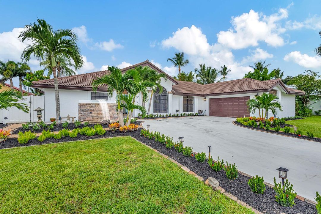 Activo con contrato: $9,000 (4 camas, 2 baños, 2257 Pies cuadrados)