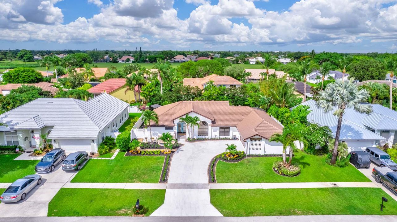 Activo con contrato: $9,000 (4 camas, 2 baños, 2257 Pies cuadrados)