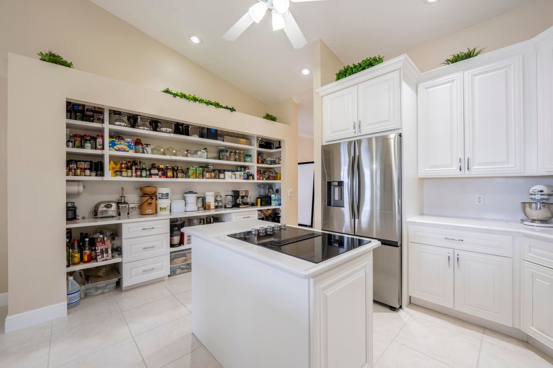 待售: $1,100,000 (4 贝兹, 3 浴室, 2817 平方英尺)