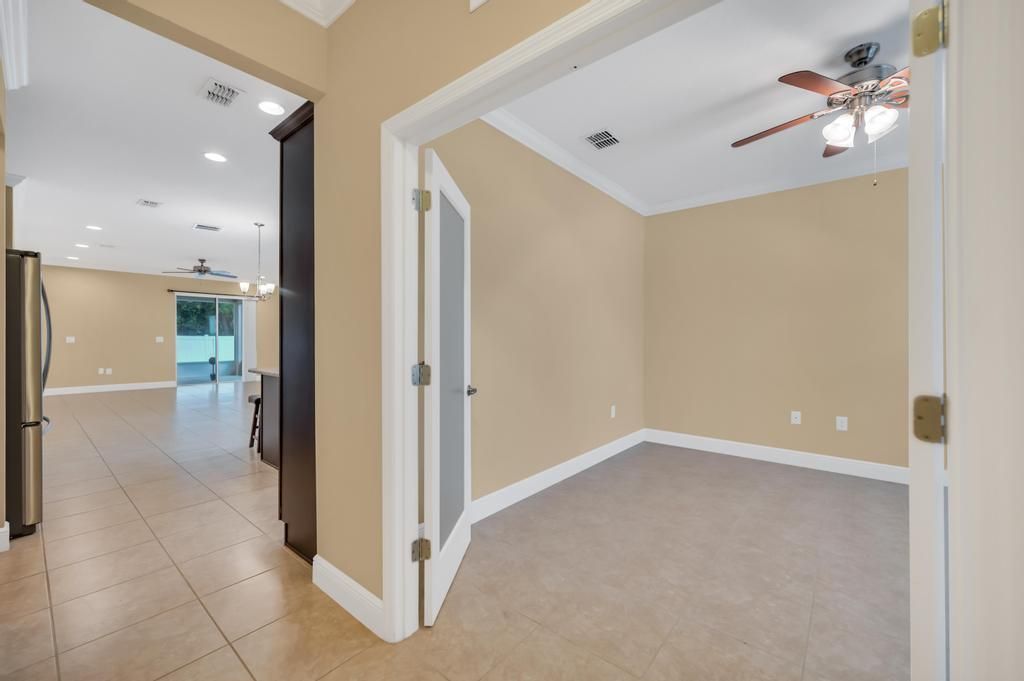 Activo con contrato: $2,600 (4 camas, 2 baños, 2000 Pies cuadrados)