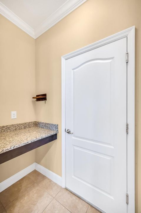 Activo con contrato: $2,600 (4 camas, 2 baños, 2000 Pies cuadrados)