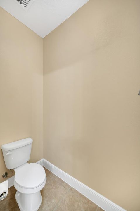 Activo con contrato: $2,600 (4 camas, 2 baños, 2000 Pies cuadrados)