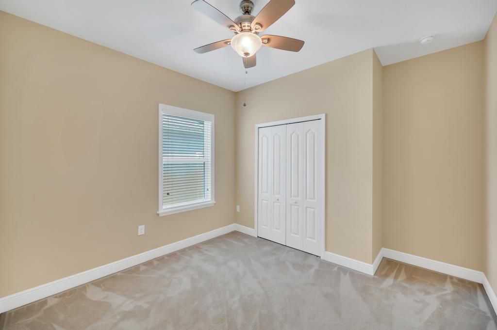 Activo con contrato: $2,600 (4 camas, 2 baños, 2000 Pies cuadrados)