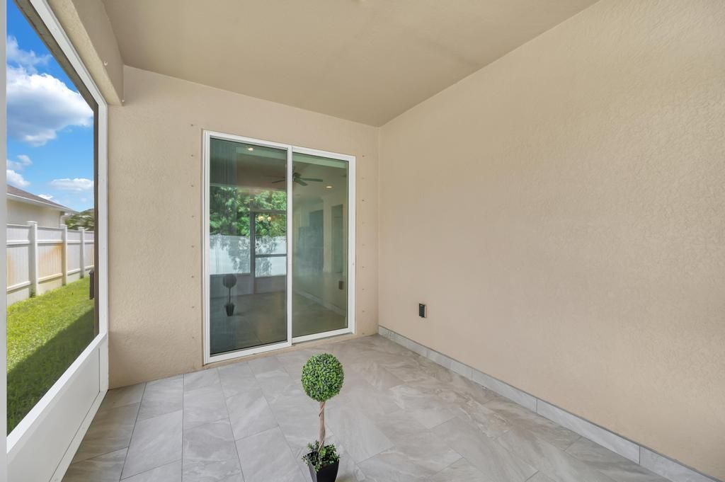 Activo con contrato: $2,600 (4 camas, 2 baños, 2000 Pies cuadrados)