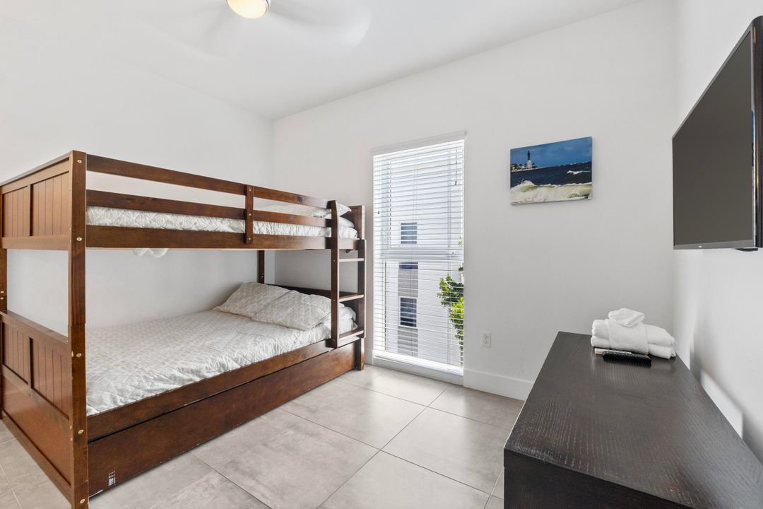 For Rent: $9,800 (4 beds, 3 baths, 2092 Square Feet)