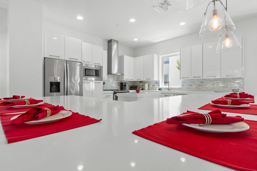 For Rent: $9,800 (4 beds, 3 baths, 2092 Square Feet)