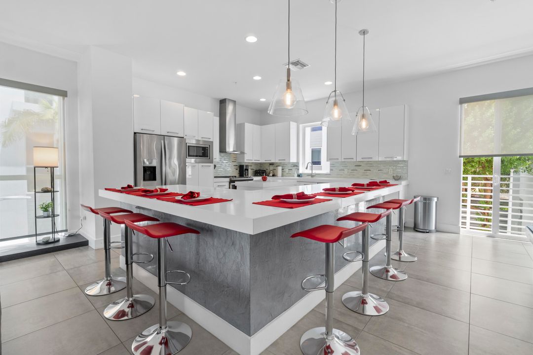 For Rent: $9,800 (4 beds, 3 baths, 2092 Square Feet)