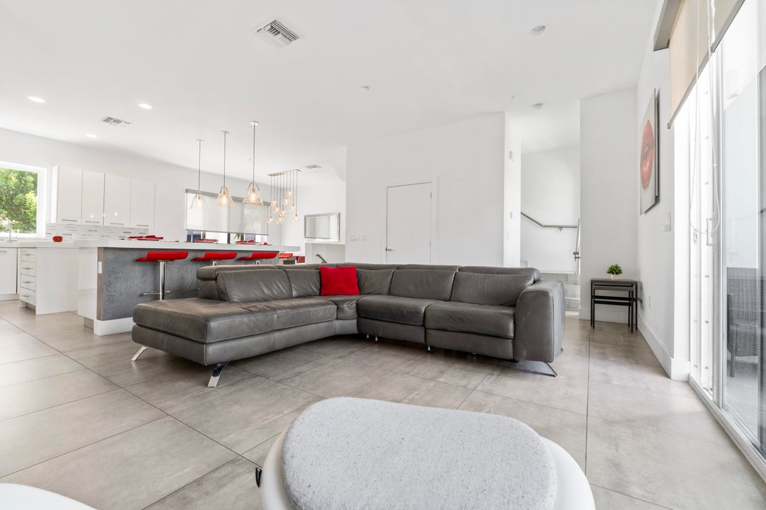 For Rent: $9,800 (4 beds, 3 baths, 2092 Square Feet)