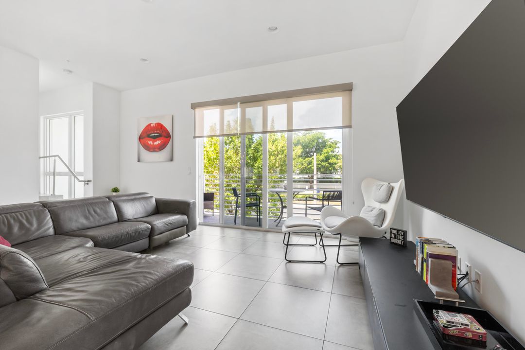 For Rent: $9,800 (4 beds, 3 baths, 2092 Square Feet)