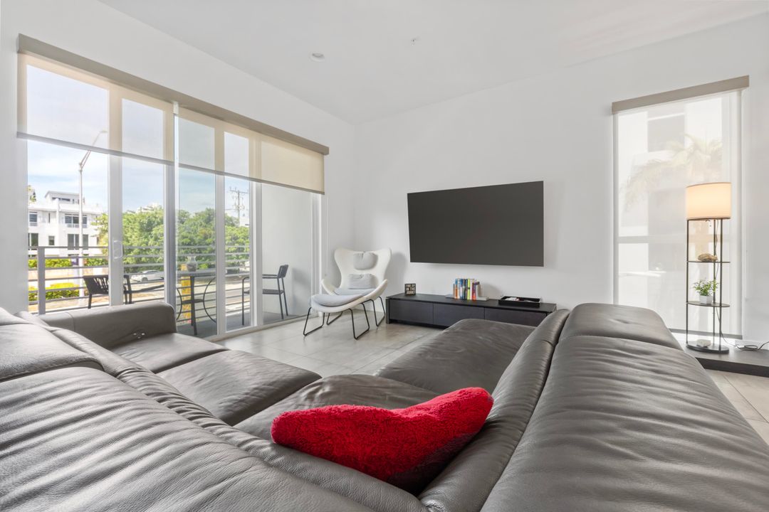 For Rent: $9,800 (4 beds, 3 baths, 2092 Square Feet)