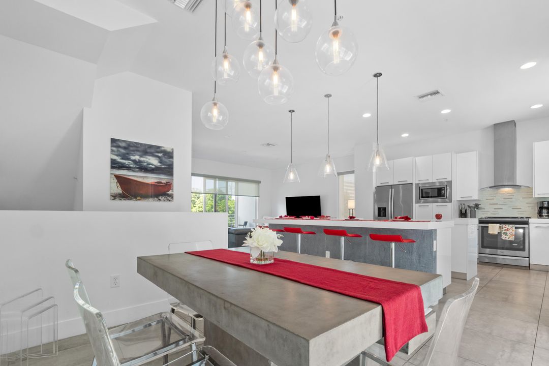 For Rent: $9,800 (4 beds, 3 baths, 2092 Square Feet)