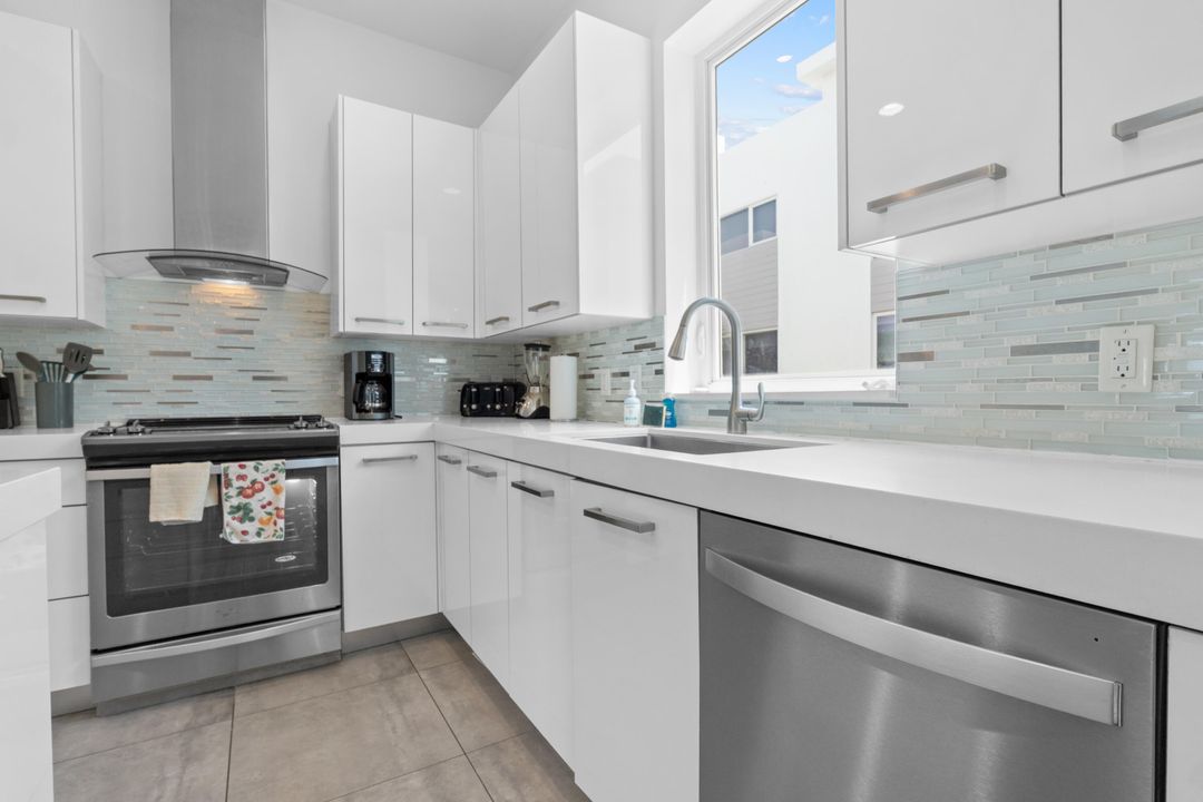 For Rent: $9,800 (4 beds, 3 baths, 2092 Square Feet)