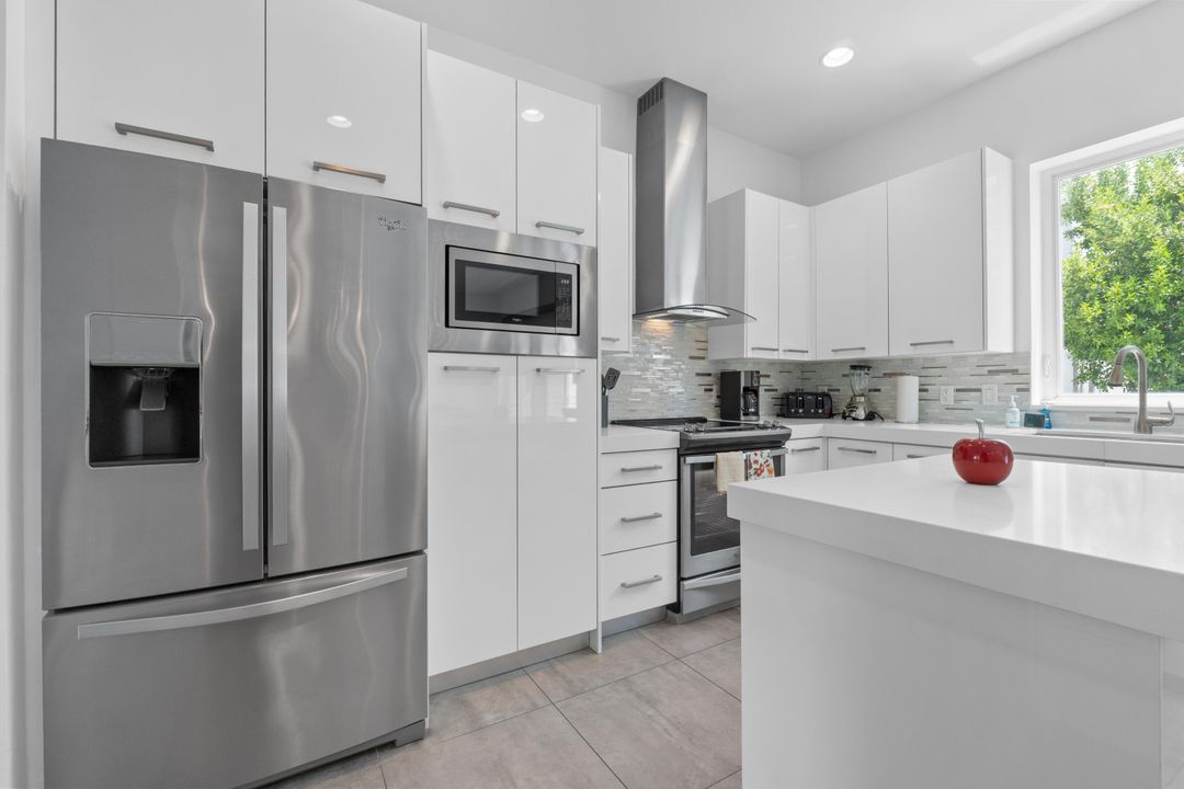 For Rent: $9,800 (4 beds, 3 baths, 2092 Square Feet)