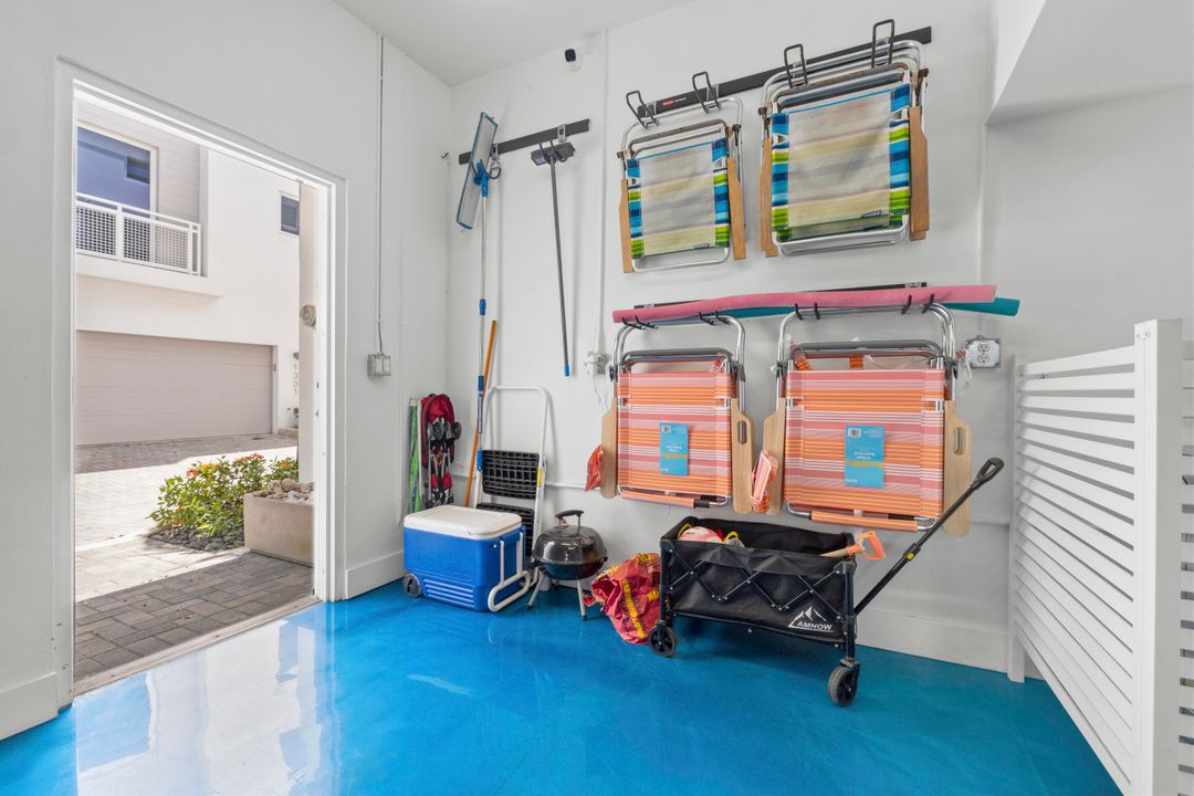 For Rent: $9,800 (4 beds, 3 baths, 2092 Square Feet)