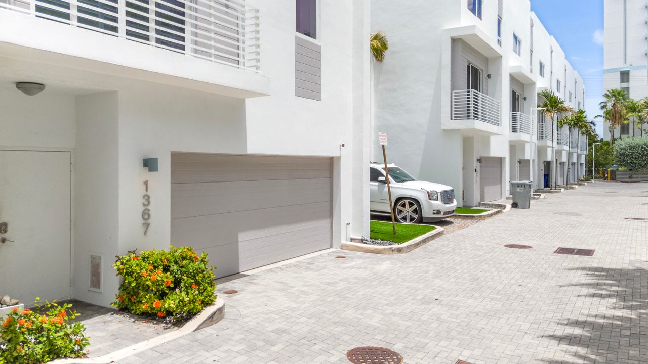 For Rent: $9,800 (4 beds, 3 baths, 2092 Square Feet)