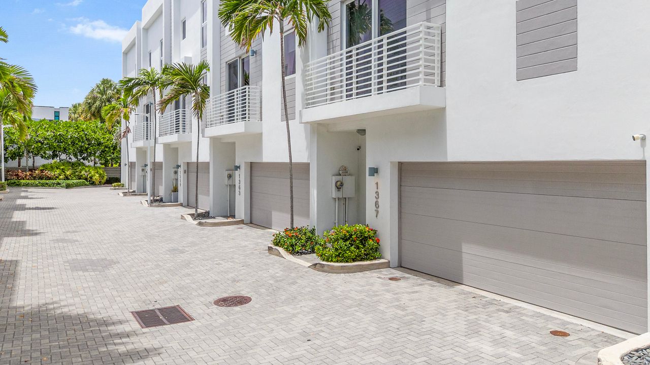 For Rent: $9,800 (4 beds, 3 baths, 2092 Square Feet)