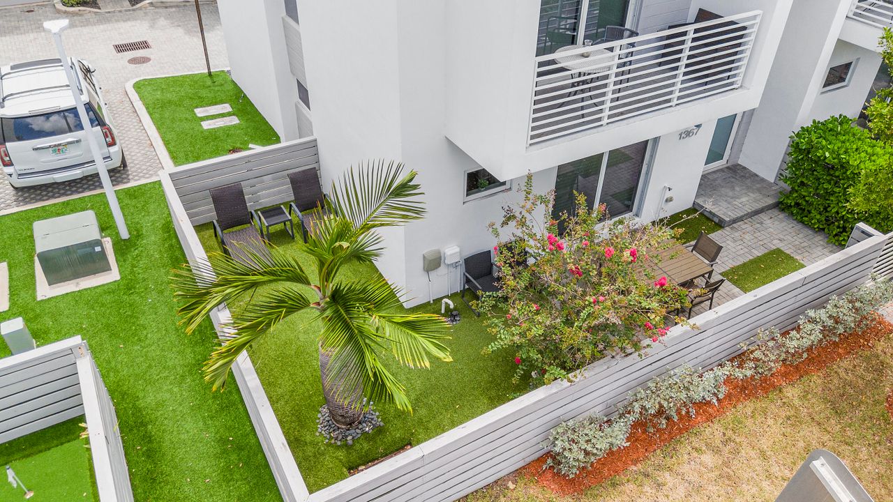 For Rent: $9,800 (4 beds, 3 baths, 2092 Square Feet)