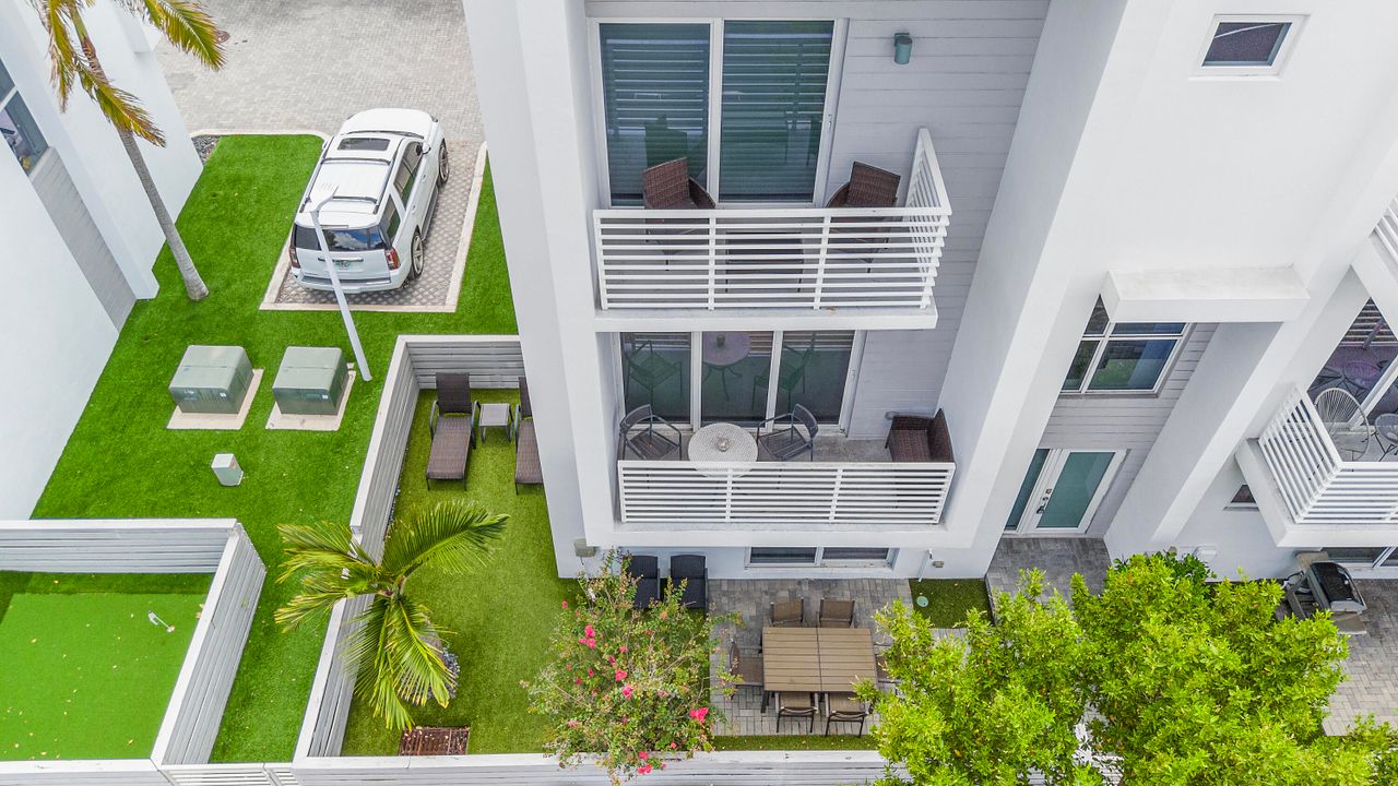 For Rent: $9,800 (4 beds, 3 baths, 2092 Square Feet)