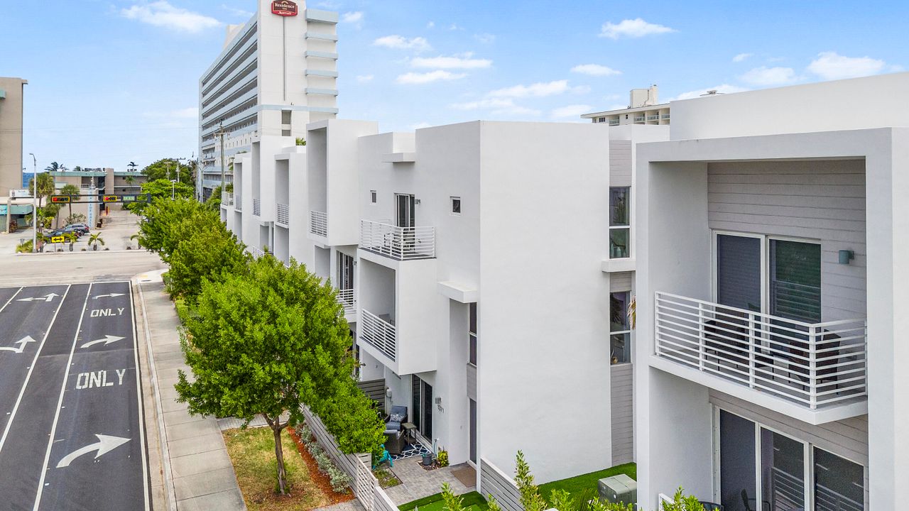 For Rent: $9,800 (4 beds, 3 baths, 2092 Square Feet)