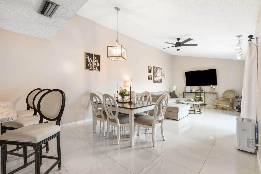 На продажу: $335,000 (3 спален, 2 ванн, 1646 Квадратных фут)