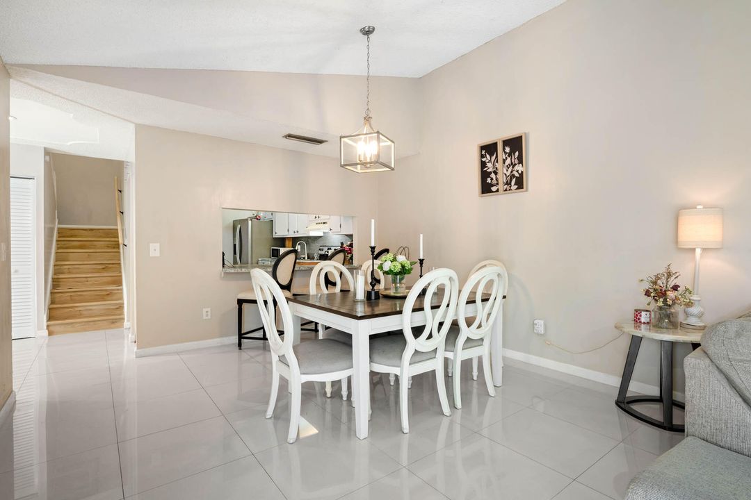 На продажу: $335,000 (3 спален, 2 ванн, 1646 Квадратных фут)