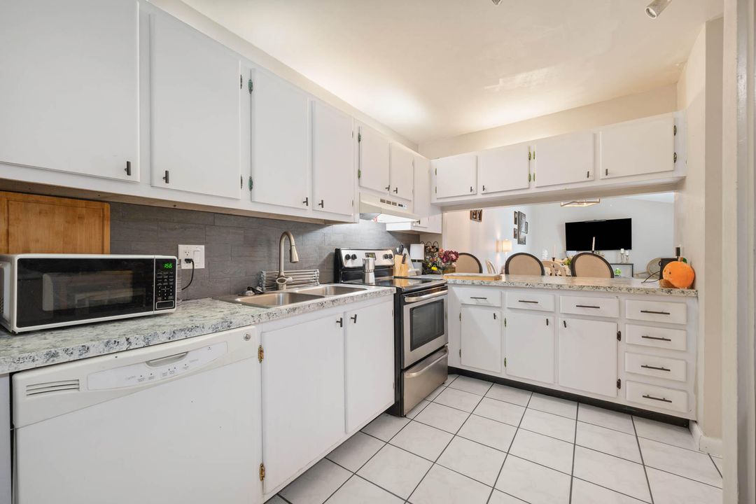 На продажу: $335,000 (3 спален, 2 ванн, 1646 Квадратных фут)