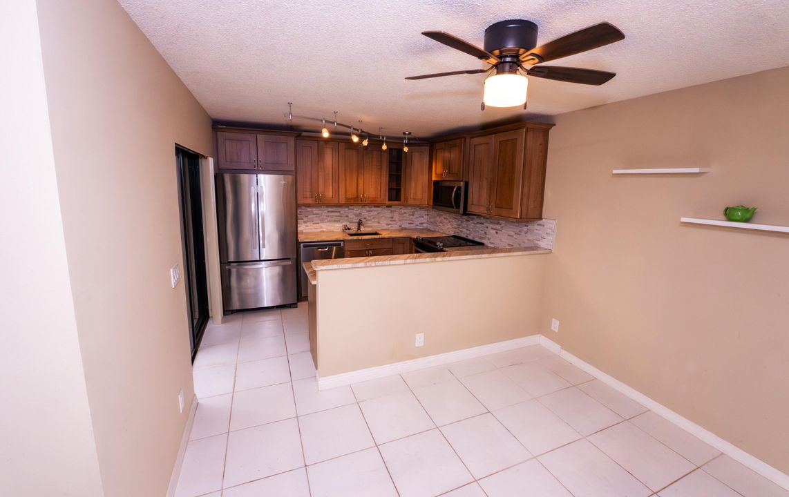 For Sale: $349,000 (2 beds, 2 baths, 1236 Square Feet)