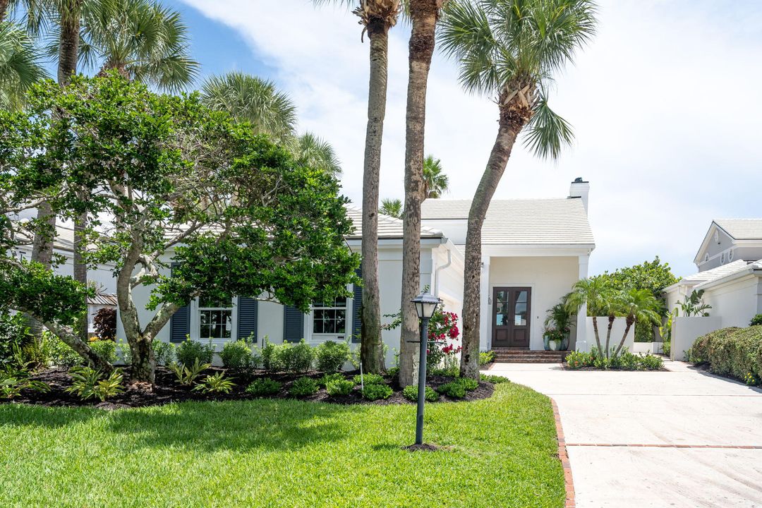 For Sale: $3,850,000 (3 beds, 2 baths, 2601 Square Feet)