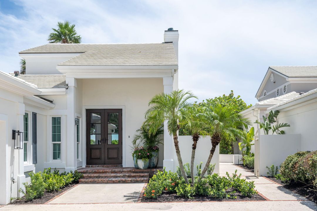 For Sale: $3,850,000 (3 beds, 2 baths, 2601 Square Feet)