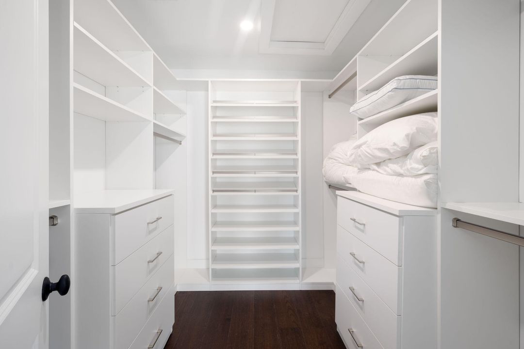 For Sale: $3,850,000 (3 beds, 2 baths, 2601 Square Feet)