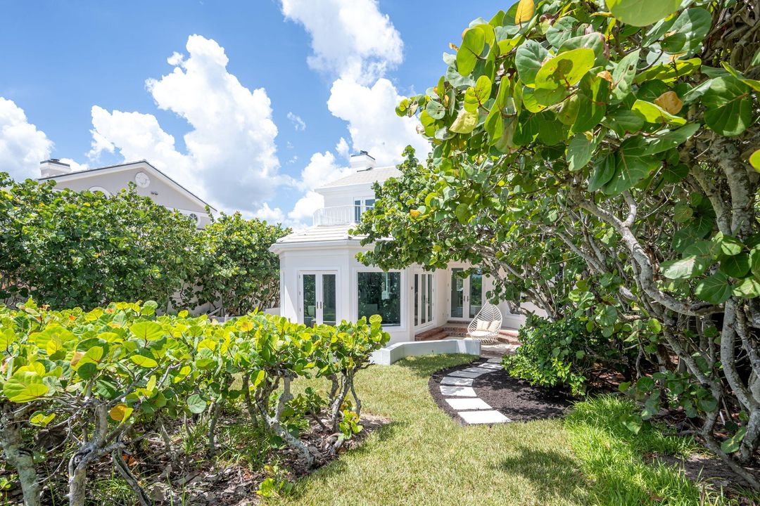 For Sale: $3,850,000 (3 beds, 2 baths, 2601 Square Feet)